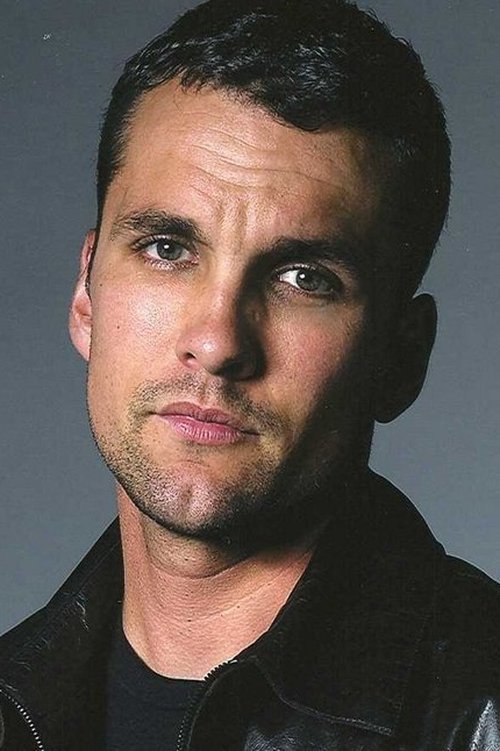 Sean Bell as Steve Pastor