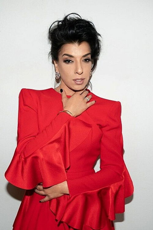 דיקלה דורי as אלינור ״אלי״ מדמוני