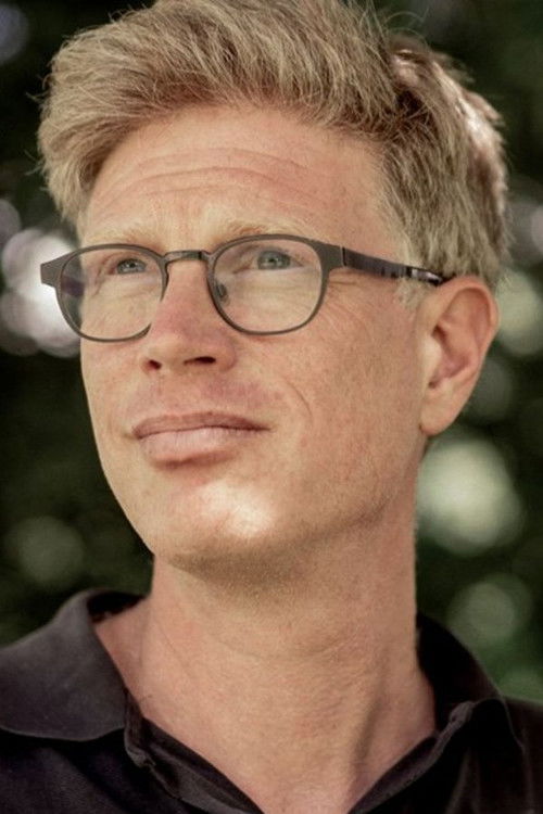 Martin Krasnik as Sig selv