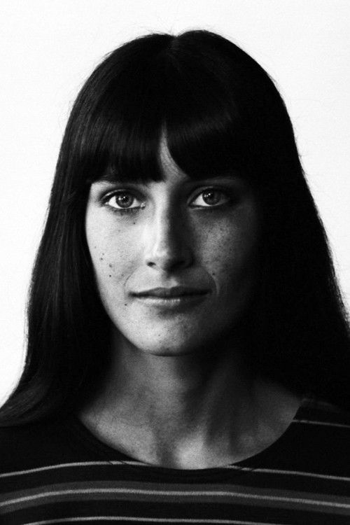 Mimi Fariña as Susie Barker