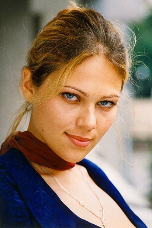 Radmila Shegoleva as Nora