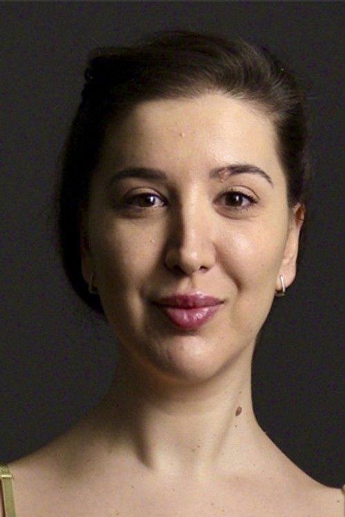 Miriam Franch as Laura, madre de Carla