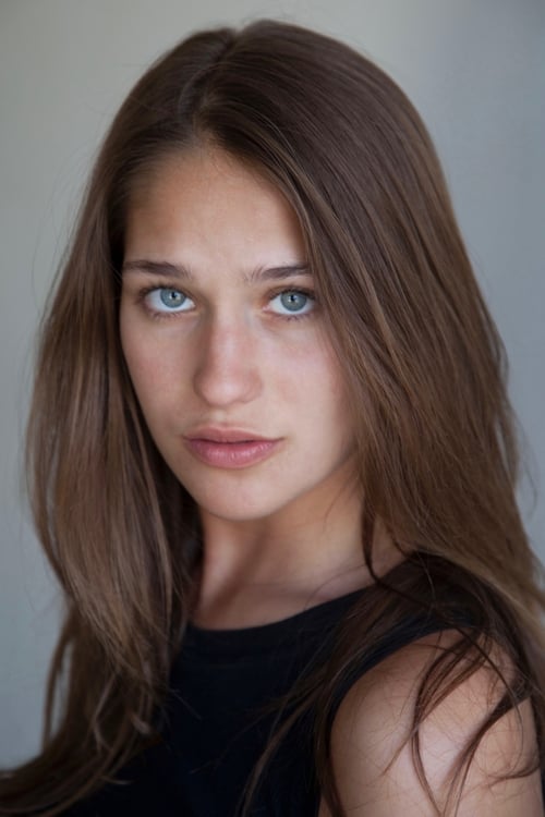 Lola Kirke as Cindy