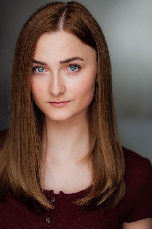 Caitlyn Miller as Mia Pierce