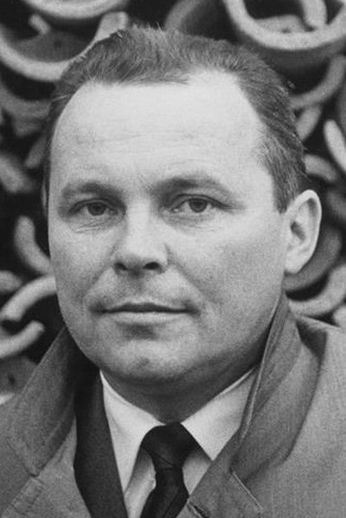 Jiří Hanibal as Young Man on the Horse (uncredited)