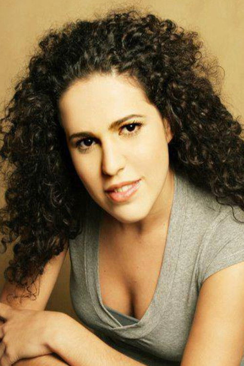 Camila Vaz as Rosana