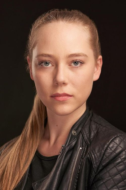 Karin Carlson as Beth