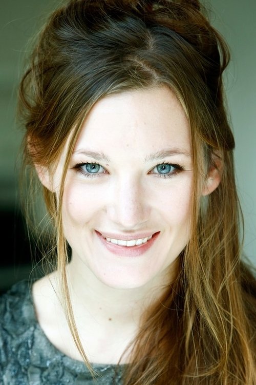 Leïla Muse as Gloria