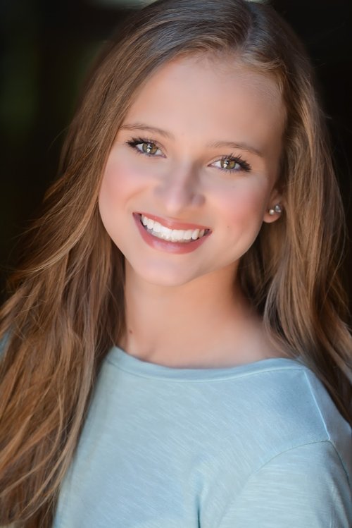 Anna Stadler as Sara