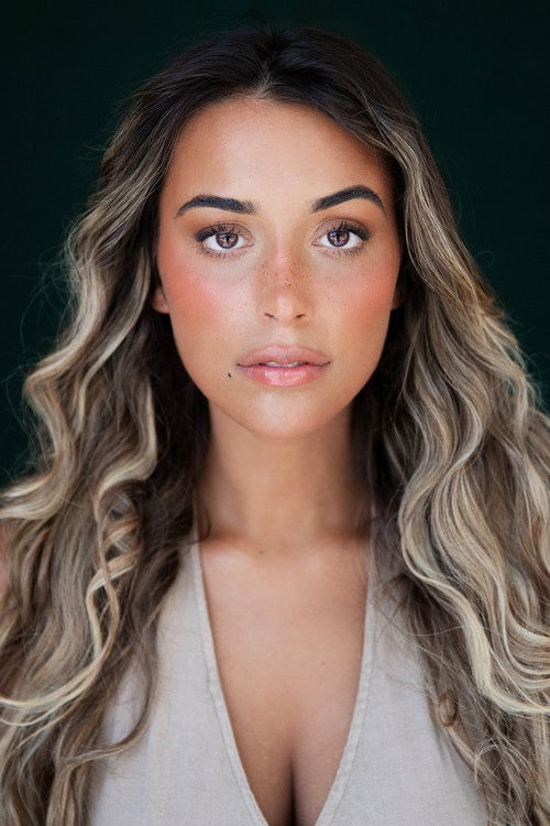 Vitória Nogueira da Silva as Mónica