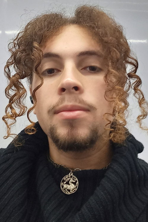 Loreno Sereno as Personagem 2