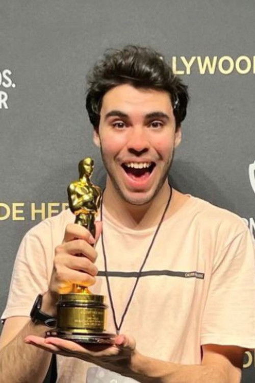 Pedro Schneider as Friend 3