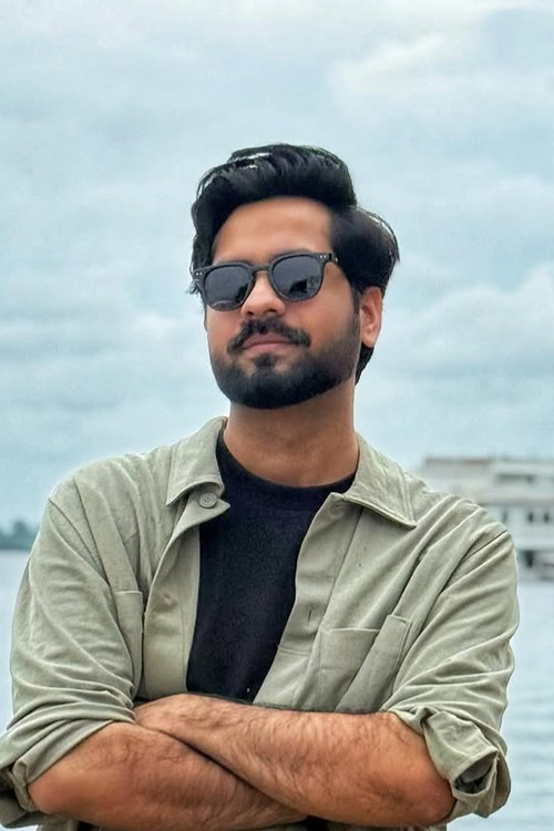 Abhishek Singh as Prashn Kumar/Interviewer