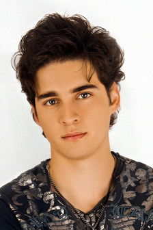 Ángel Onésimo Nevares as Sebastián