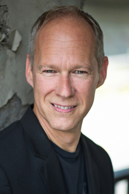 Michel Marmen as Animateur