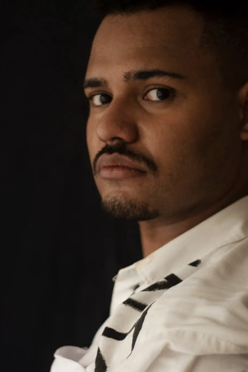 Matheus Neves as Rafael