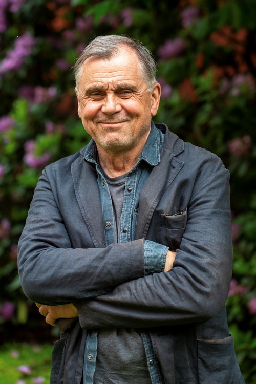 Peter Oskarson as Stage Director "Dagning Röd"