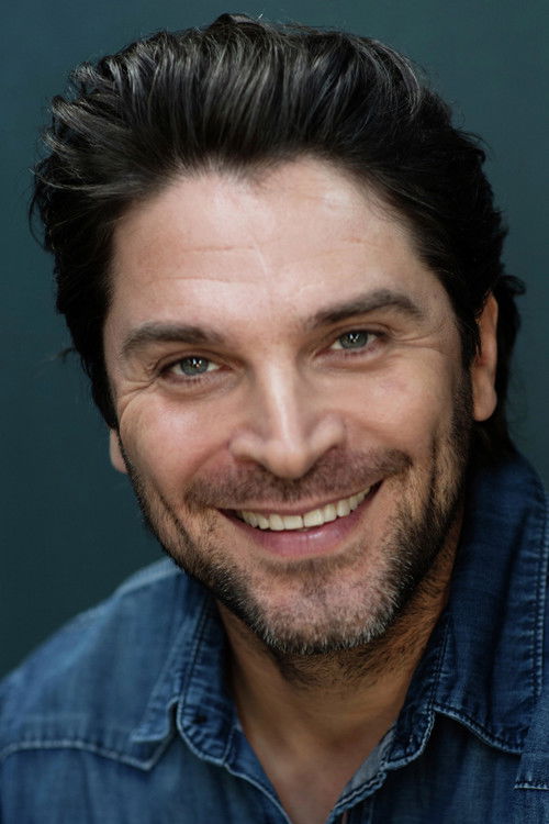 Xander de Buisonjé as 