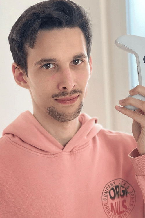 Gabriel Weiss as Guardia 2