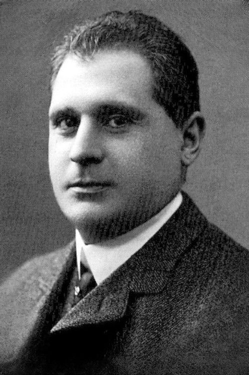 Anton Gambetta Salmson as Krigsminister Brissow