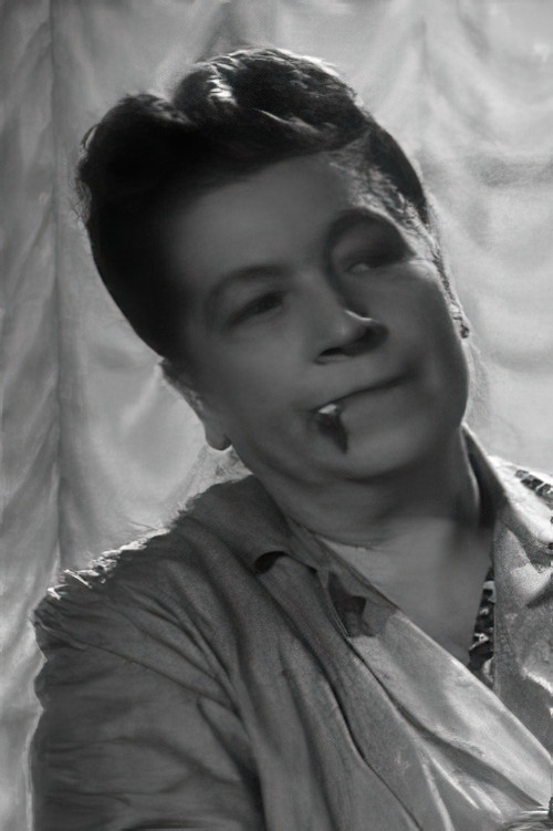 Palmyre Levasseur as Aunt