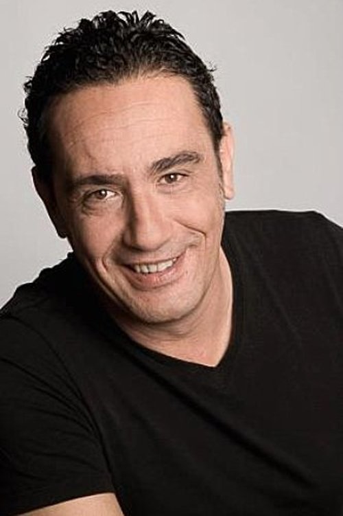 Fernando Acaso as Antonio Frau