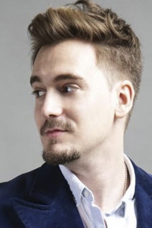 Jota Fernández as Secreta