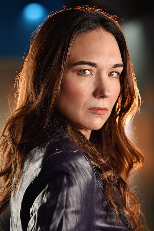 Jennifer Lynn Warren as Elaine