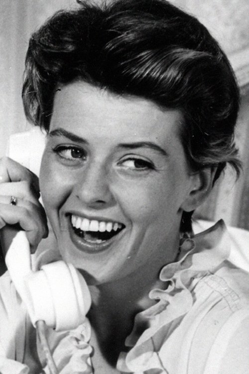 Yvonne Lombard as Sophie Gesping