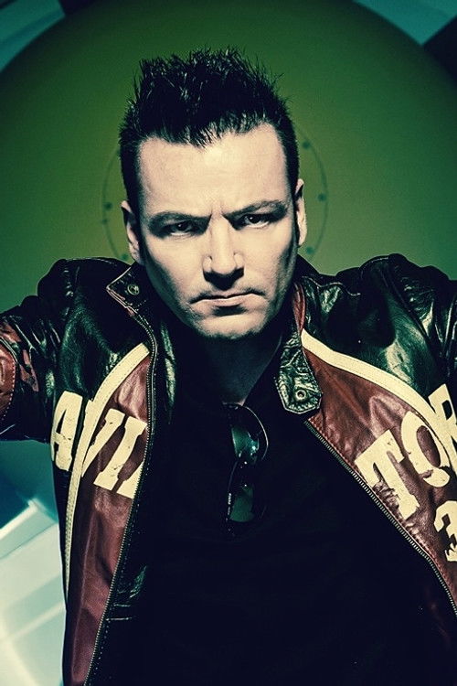 Hena Habegger as Drums