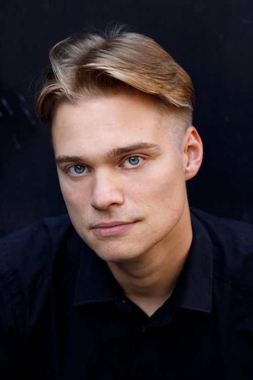 Akseli Kouki as Ville Peltonen