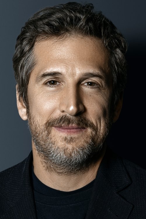Guillaume Canet as Quignard