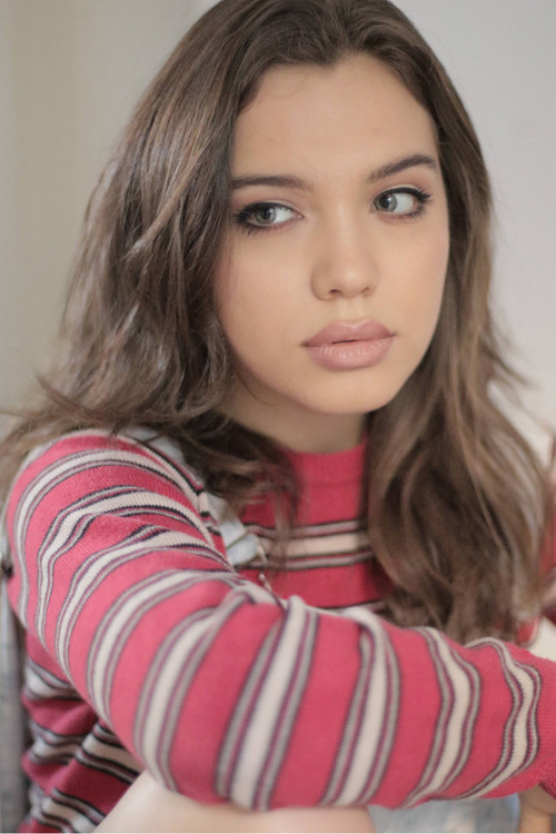 Malena Narvay as Mecha Carreras