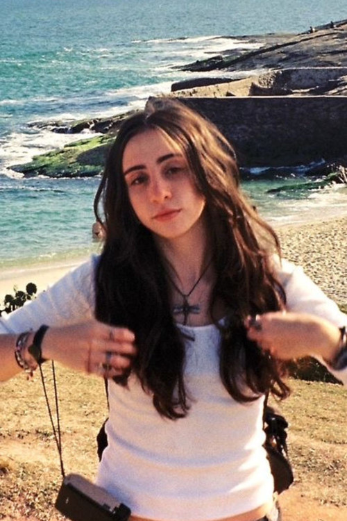 Clara Guedes as Sofia