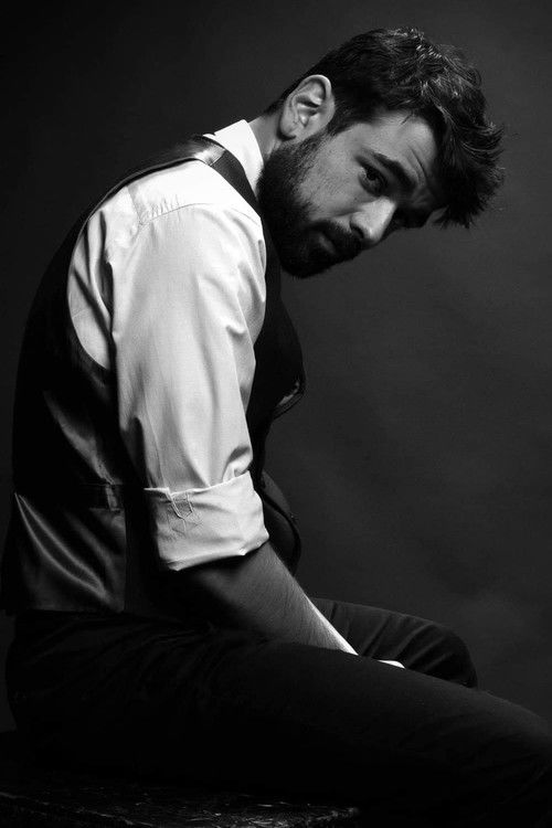 Neno Koinarski as Sunay