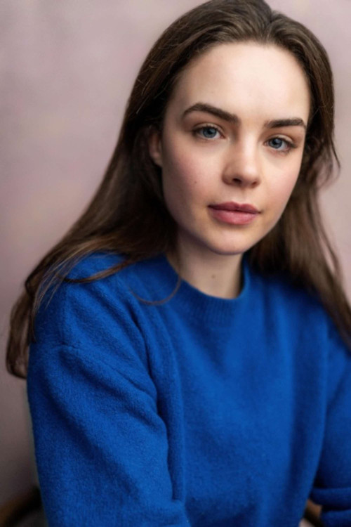 Victoria Tait as Redele