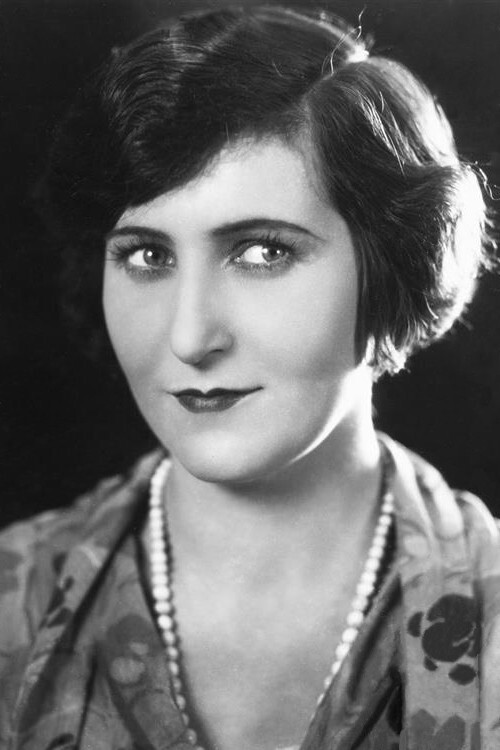 Marie Grossová as Květínská