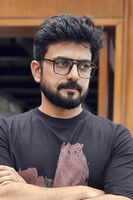 Yogendra Vikram Singh as Young Rattan Singh Tomar