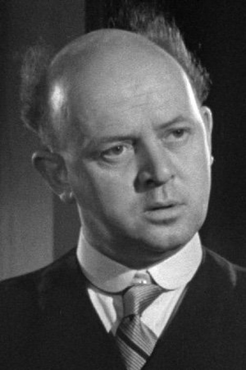 John Salew as John Arnold