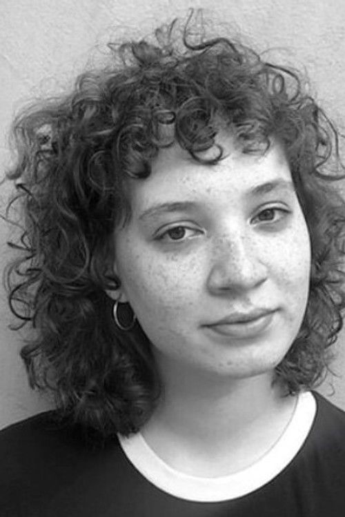 Béatrice Barbeau-Scurla as Harris's film crew