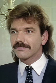 Gérard Luig as Rudger Nicholson