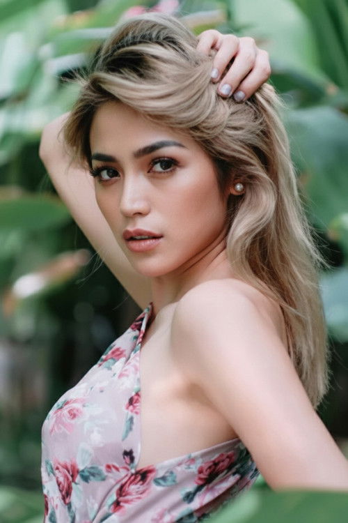 Jessica Iskandar as Mey Mey