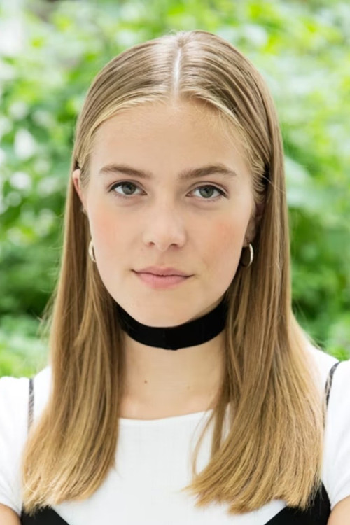Olivia Stenderup Garre as Sofie