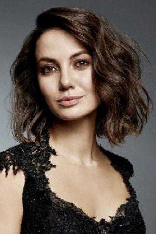 Güneş Emir as Melis