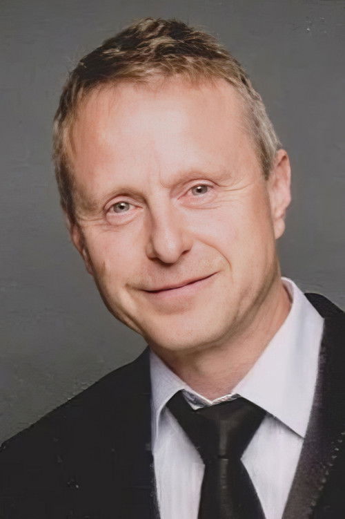 Liam McGrath as Gary Antonelli