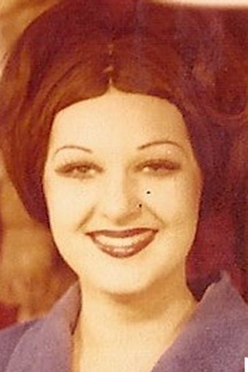 Tina Holmer as Karin