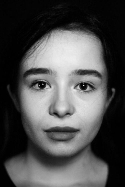 Fine Sendel as Fleur