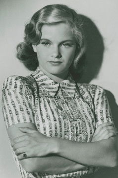 Eva Henning as Victoria "Vica" Cotten