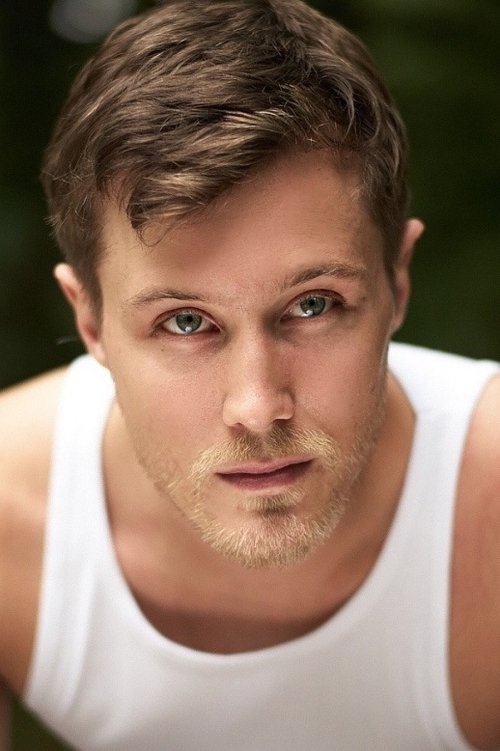 Alexander Becht as Lukas