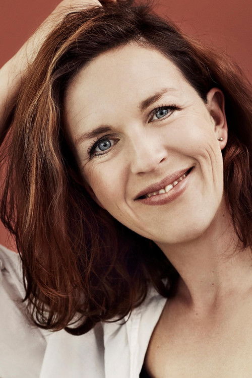 Nanna Schaumburg-Müller as Edith